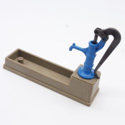 Playmobil 6915 Water Pump with Bin for Farm