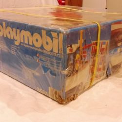 Playmobil Boat Suzanne 3551 Sealed and New with slightly damaged box